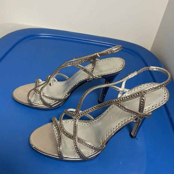 Women’s heels. Size 6 - Picture 3 of 4